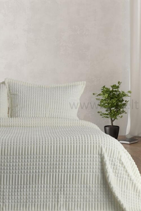 Jaukus lovos užtiesalas su pūkeliu "Merinos Cozy" su 2 pagalvių užvalkalais, pieno balta